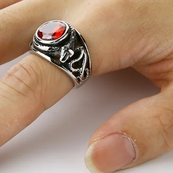 Valily Herre Gyldne Kors Dobbelt Slange Red Cubic Zirconia Ring i Rustfrit Stål Vintage Finger Band Gotiske CZ Ring for mænd
