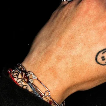 KPOP Butik G-Dragon Hjertet Pins Form Charme Armbånd Ins Smykker Peaceminusone Unisex Smykker tilbehør