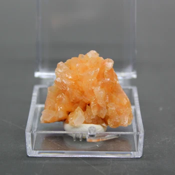 Naturlig Orange Apophyllite Mineral Krystal Modellen Malm Rock Crystal sten og krystaller kvarts box størrelse 34mm gratis fragt
